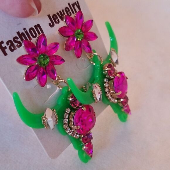 Bullhead chic western sparkling earrings - Picture 5 of 9